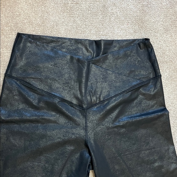 OFFLINE By Aerie Crossover Crackle Black Leggings XXL - Picture 4 of 9